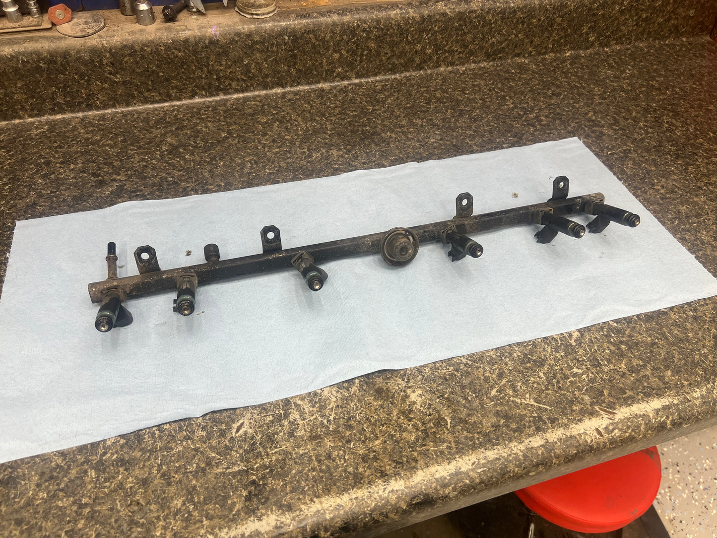 99-06 Fuel Rail with Injectors