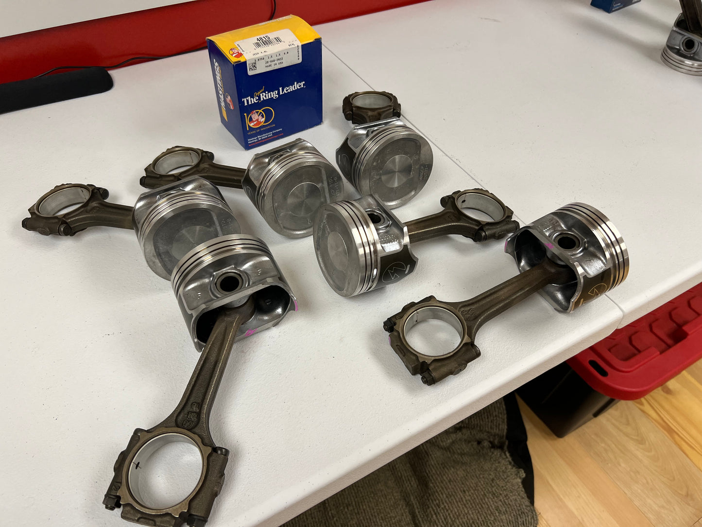 New 4.0 Pistons Pre-Assembled on Used Rods. Full Set with New Rings