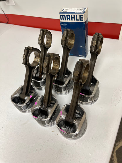 New 4.0 Pistons Pre-Assembled on Used Rods. Full Set with New Rings