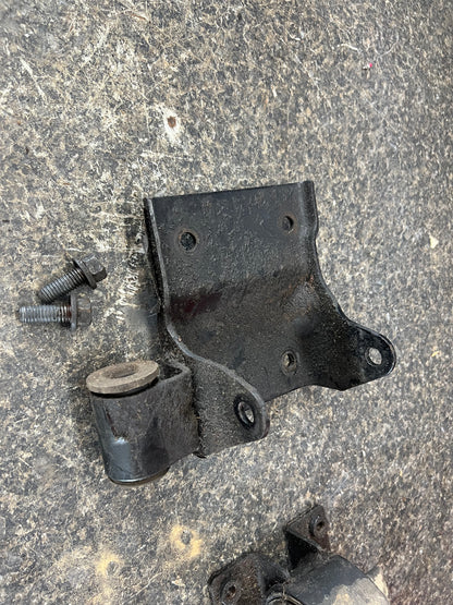 1996-1998 42RE Mount Bracket