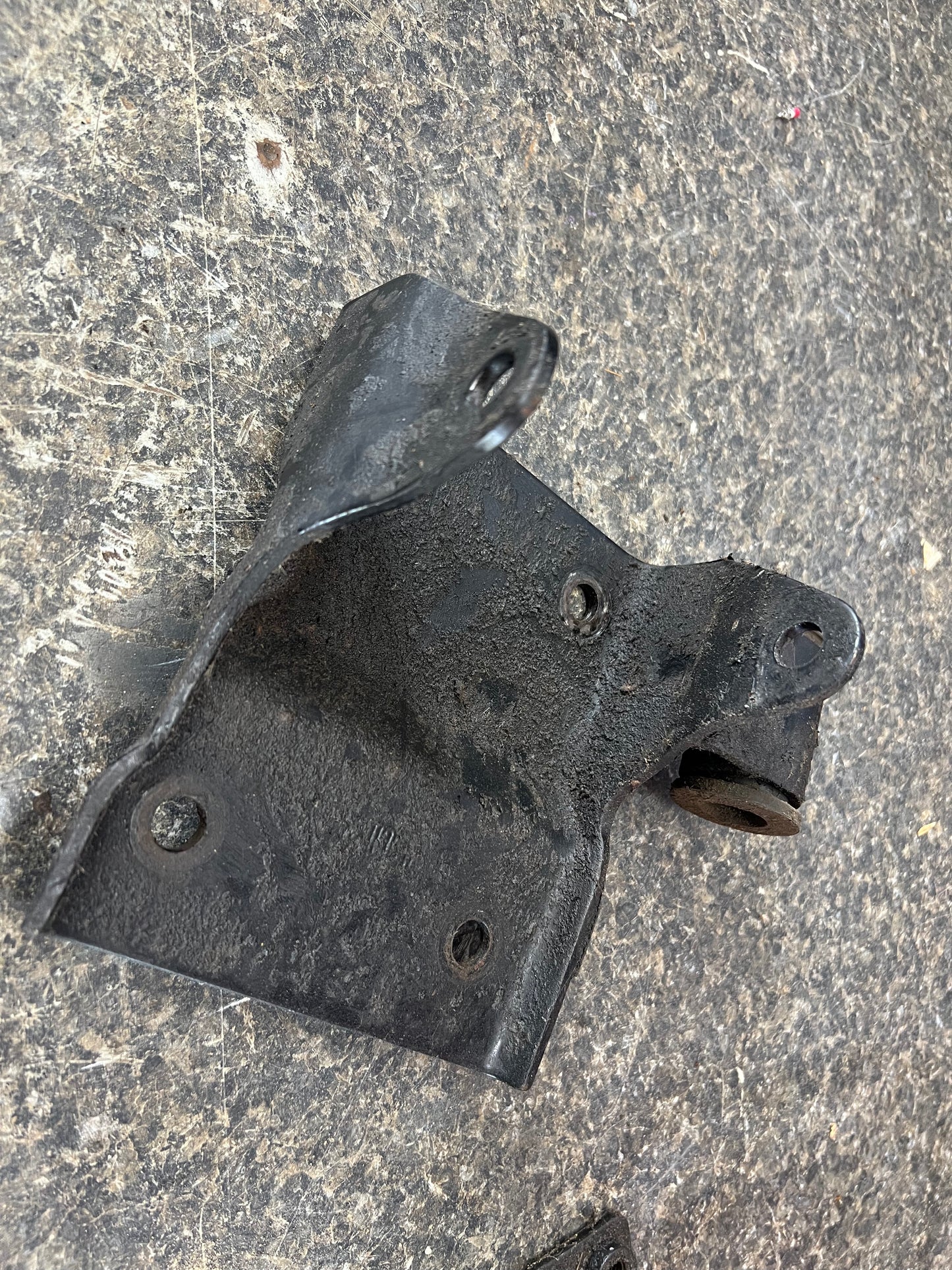 1996-1998 42RE Mount Bracket